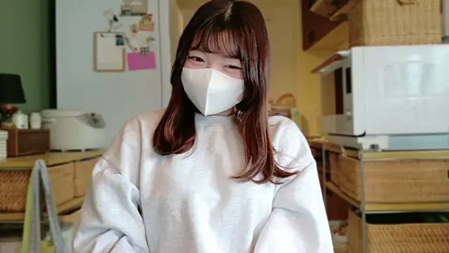 Snapshot of _Yui_ chatting on November 2025 03:18:02 AM Yui online show from November 2025 03:18:02 AM