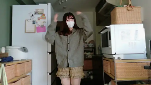 Snapshot of _Yui_ chatting on November 2025 05:40:01 AM Yui online show from November 2025 05:40:01 AM