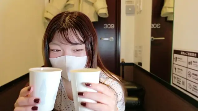 Snapshot of _Yui_ chatting on November 2025 01:31:01 PM Yui online show from November 2025 01:31:01 PM