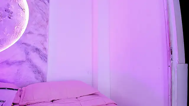 Snapshot of JulietaKane chatting on February 2026 06:02:01 AM JulietaKane online show from February 2026 06:02:01 AM