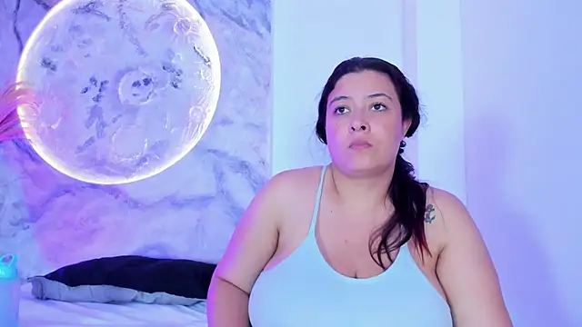 Snapshot of JulietaKane chatting on March 2026 05:22:02 AM JulietaKane online show from March 2026 05:22:02 AM