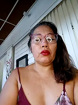 Snapshot of anniecoopeer chatting on February 2025 03:52:02 PM anniecoopeer online show from February 2025 03:52:02 PM
