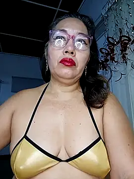 Snapshot of anniecoopeer chatting on February 2025 12:01:02 PM anniecoopeer online show from February 2025 12:01:02 PM