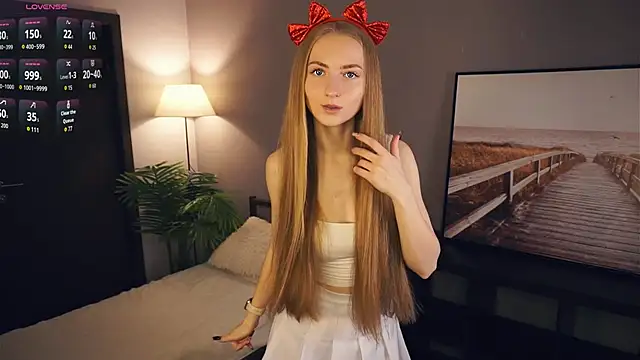 EsmaCarll online show from December 2025 08:27:01 PM