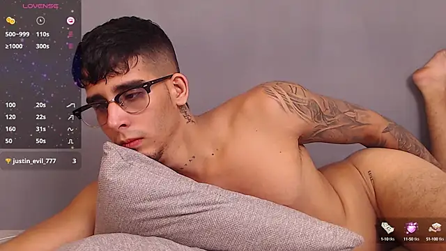 Snapshot of iamcamiloo_ chatting on December 2024 02:11:02 PM iamcamiloo online show from December 2024 02:11:02 PM