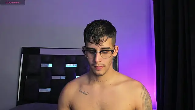 Snapshot of iamcamiloo_ chatting on March 2025 12:04:02 AM iamcamiloo online show from March 2025 12:04:02 AM