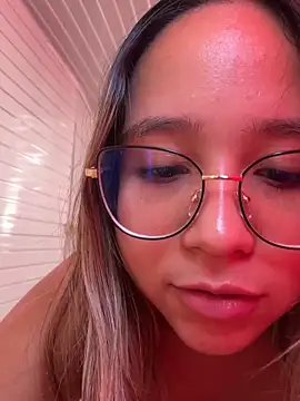 Snapshot of MelanieRoah chatting on June 2026 05:43:02 PM MelanieRoah online show from June 2026 05:43:02 PM