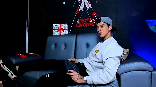 JUSTIN FULLER1 online show from December 2024 02:55:01 PM