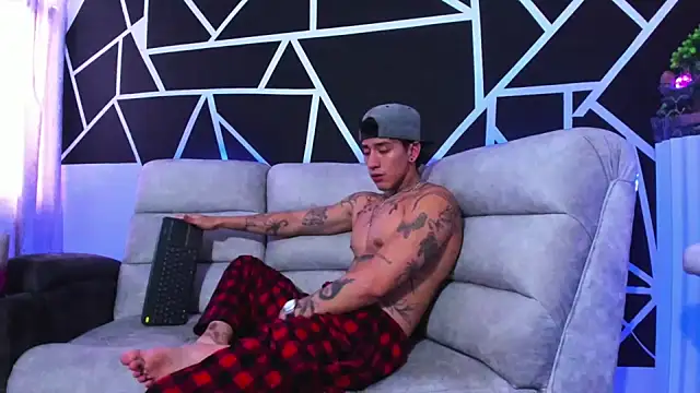 JUSTIN FULLER1 online show from February 2025 05:37:01 PM