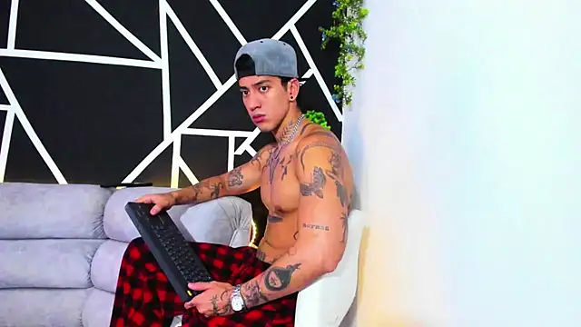 JUSTIN FULLER1 online show from February 2025 03:20:02 PM