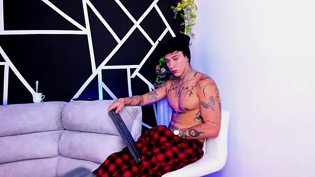 JUSTIN FULLER1 online show from February 2025 11:15:01 PM