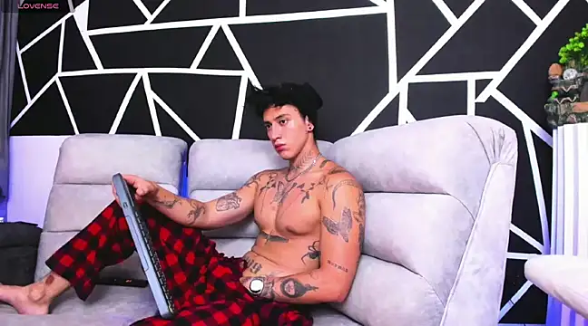 JUSTIN FULLER1 online show from February 2025 10:31:02 PM