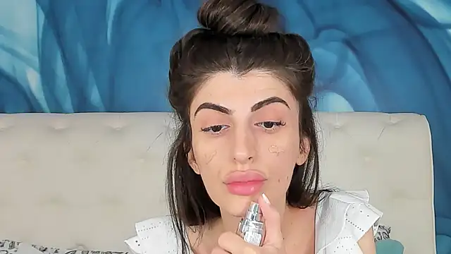 Snapshot of SkinnyDolly chatting on October 2025 02:01:02 AM SkinnyDolly online show from October 2025 02:01:02 AM