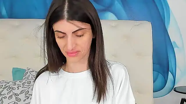 SkinnyDolly online show from April 2026 03:20:01 AM