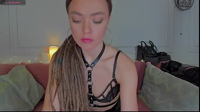 Snapshot of KellyFouler chatting on February 2025 01:44:01 PM KellyFouler online show from February 2025 01:44:01 PM