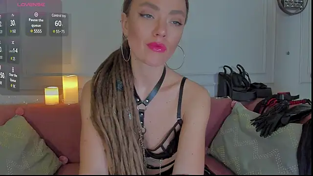 Snapshot of KellyFouler chatting on February 2025 01:32:01 PM KellyFouler online show from February 2025 01:32:01 PM