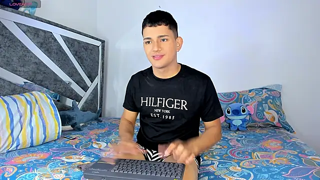 Snapshot of ander_deimond_ chatting on February 2025 05:36:01 PM ander deimond online show from February 2025 05:36:01 PM