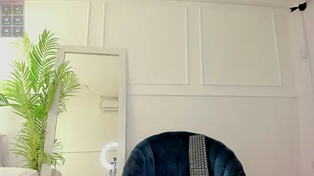 Abril Storm online show from March 2025 08:41:02 PM