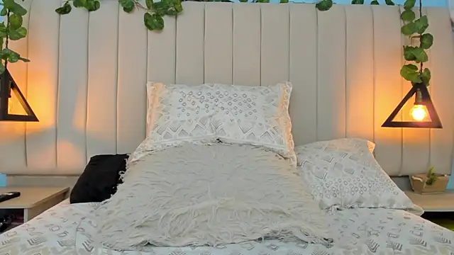 Snapshot of JulianaWaldo chatting on December 2024 04:14:02 PM JulianaWaldo online show from December 2024 04:14:02 PM