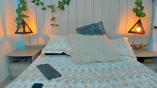 Snapshot of JulianaWaldo chatting on December 2024 01:28:02 PM JulianaWaldo online show from December 2024 01:28:02 PM