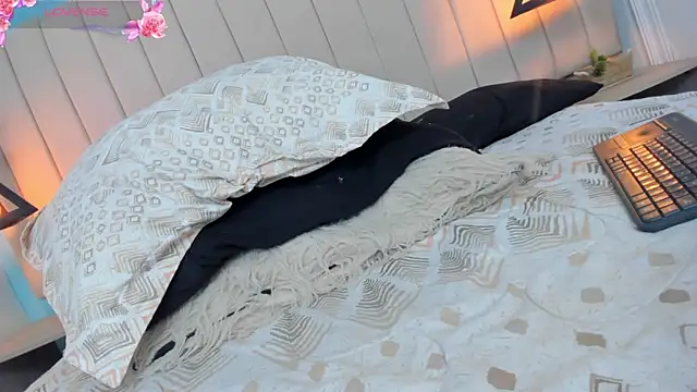 Snapshot of JulianaWaldo chatting on January 2025 04:42:01 PM JulianaWaldo online show from January 2025 04:42:01 PM