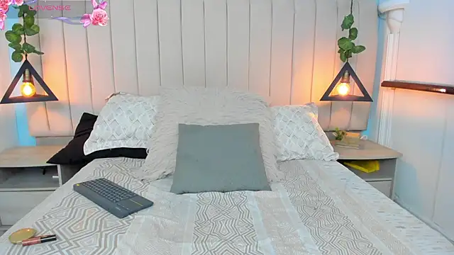 Snapshot of JulianaWaldo chatting on January 2025 01:27:01 PM JulianaWaldo online show from January 2025 01:27:01 PM