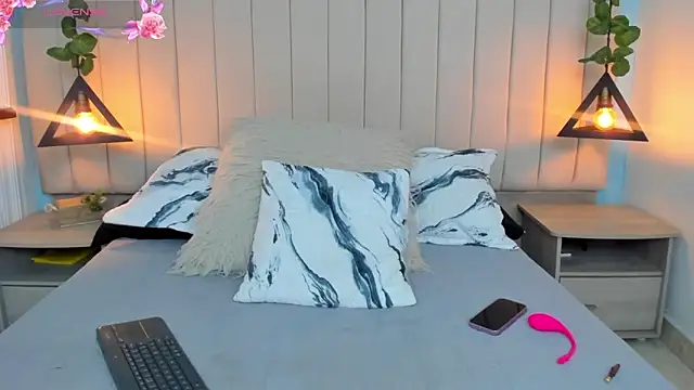 Snapshot of JulianaWaldo chatting on January 2025 01:02:01 PM JulianaWaldo online show from January 2025 01:02:01 PM