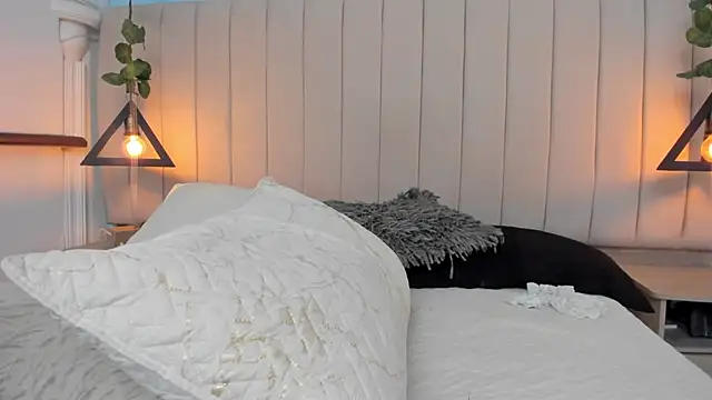 Snapshot of JulianaWaldo chatting on February 2025 04:44:01 PM JulianaWaldo online show from February 2025 04:44:01 PM