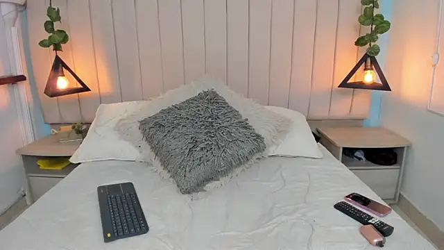 Snapshot of JulianaWaldo chatting on February 2025 01:11:02 PM JulianaWaldo online show from February 2025 01:11:02 PM