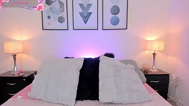 Snapshot of JulianaWaldo chatting on September 2025 01:11:02 PM JulianaWaldo online show from September 2025 01:11:02 PM