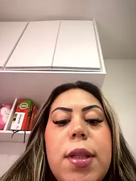 lariic online show from December 2024 01:13:02 PM