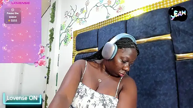 skaysanchez1 online show from October 2025 12:33:01 PM