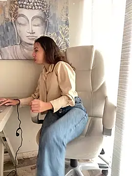 im lorein online show from February 2025 12:06:02 PM