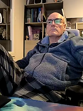 Snapshot of bogland33 chatting on February 2025 10:49:02 PM bogland33 online show from February 2025 10:49:02 PM