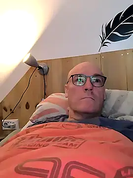 Snapshot of bogland33 chatting on February 2025 06:15:02 PM bogland33 online show from February 2025 06:15:02 PM
