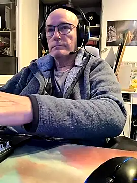 Snapshot of bogland33 chatting on February 2025 07:59:02 PM bogland33 online show from February 2025 07:59:02 PM