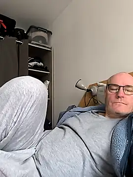 Snapshot of bogland33 chatting on February 2025 09:13:02 AM bogland33 online show from February 2025 09:13:02 AM