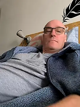 Snapshot of bogland33 chatting on February 2025 10:58:01 AM bogland33 online show from February 2025 10:58:01 AM