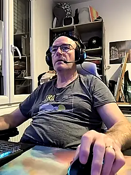 Snapshot of bogland33 chatting on February 2025 10:53:01 PM bogland33 online show from February 2025 10:53:01 PM