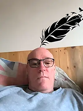 Snapshot of bogland33 chatting on March 2025 05:05:01 PM bogland33 online show from March 2025 05:05:01 PM