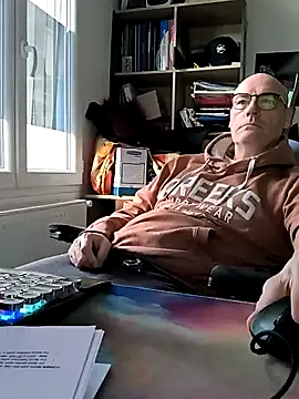 Snapshot of bogland33 chatting on March 2025 03:48:02 PM bogland33 online show from March 2025 03:48:02 PM