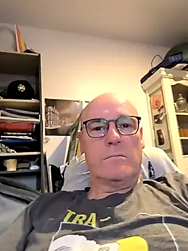 Snapshot of bogland33 chatting on March 2025 07:40:01 PM bogland33 online show from March 2025 07:40:01 PM