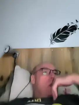 Snapshot of bogland33 chatting on March 2025 10:44:01 PM bogland33 online show from March 2025 10:44:01 PM