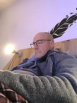 bogland33 online show from November 2025 08:08:01 PM