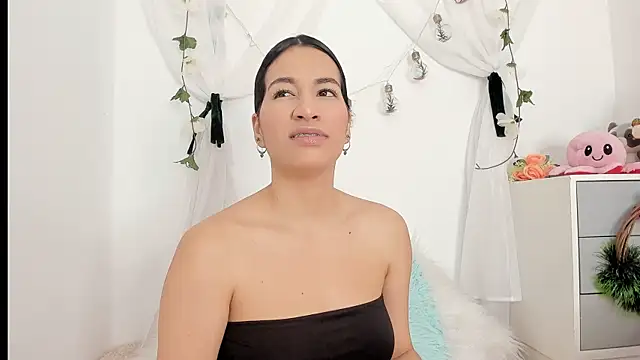 Sara Kurt online show from December 2024 12:16:01 PM