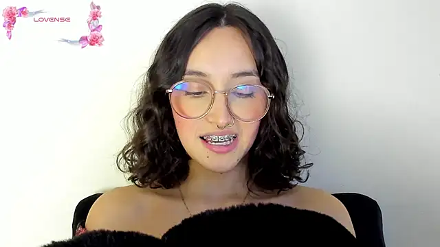 its  angelica  online show from February 2025 11:00:01 PM