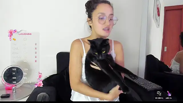 its  angelica  online show from October 2025 07:00:01 PM