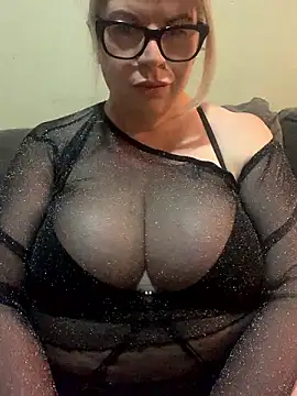 Snapshot of curvy-Ruby-Uk chatting on December 2024 10:34:02 PM curvy-Ruby-Uk online show from December 2024 10:34:02 PM