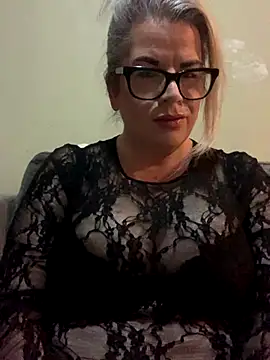 Snapshot of curvy-Ruby-Uk chatting on December 2024 09:33:02 PM curvy-Ruby-Uk online show from December 2024 09:33:02 PM