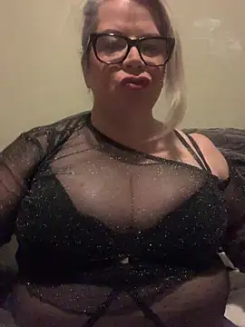 Snapshot of curvy-Ruby-Uk chatting on December 2024 10:07:02 PM curvy-Ruby-Uk online show from December 2024 10:07:02 PM